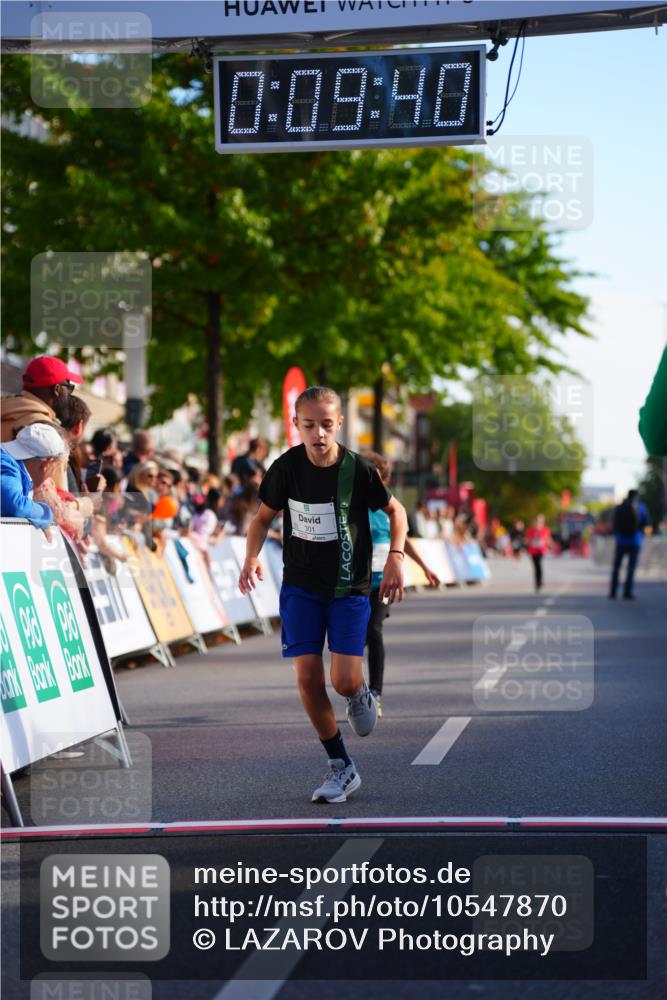 20.09.2026 - PSD Bank Halbmarathon LAZAROV Photography http://msf.ph/oto/10547870 20.09.2026 10:29:04 Ziel 206, 211, 242, 258, 301 meine-sportfotos.de