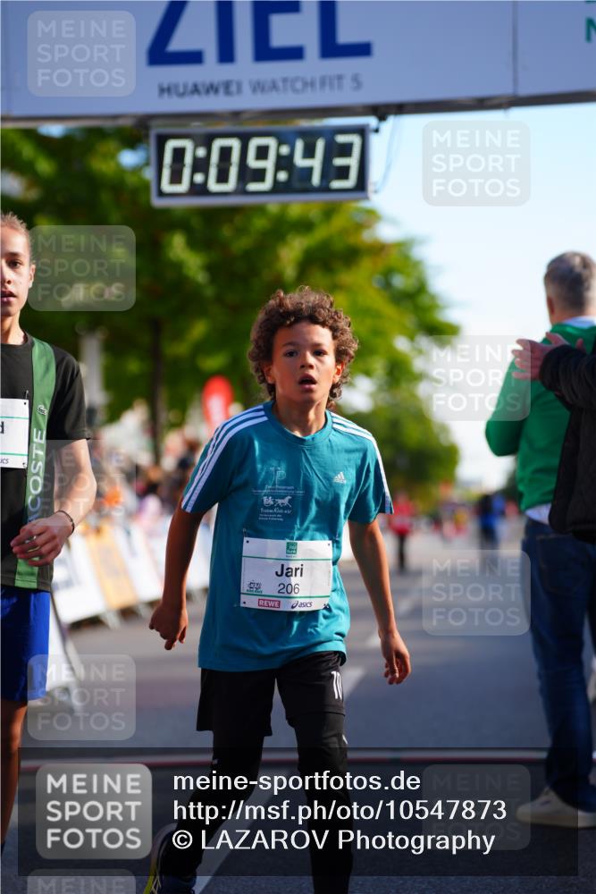 20.09.2026 - PSD Bank Halbmarathon LAZAROV Photography http://msf.ph/oto/10547873 20.09.2026 10:29:07 Ziel 206, 211, 242, 258, 301 meine-sportfotos.de