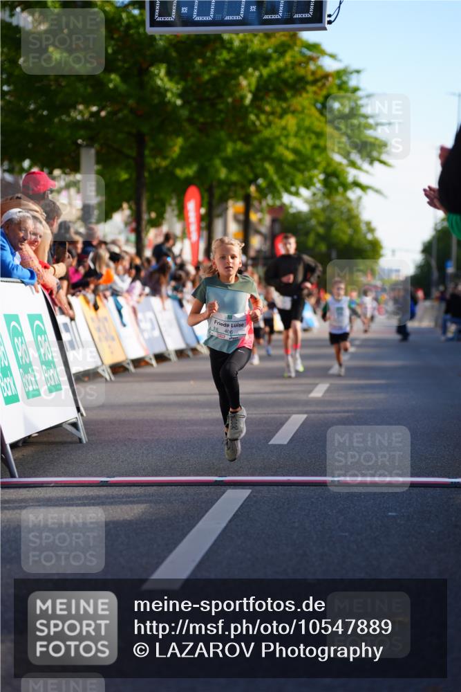 20.09.2026 - PSD Bank Halbmarathon LAZAROV Photography http://msf.ph/oto/10547889 20.09.2026 10:29:23 Ziel 137, 181, 406 meine-sportfotos.de