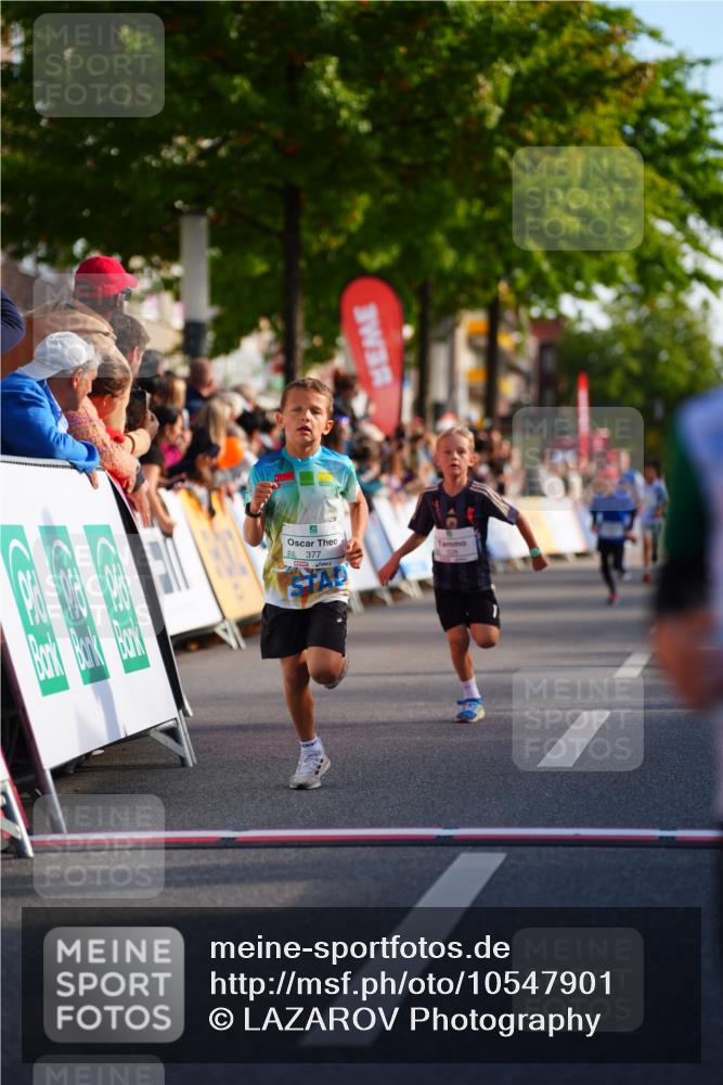 20.09.2026 - PSD Bank Halbmarathon LAZAROV Photography http://msf.ph/oto/10547901 20.09.2026 10:29:28 Ziel 102, 137, 181, 228, 377, 406 meine-sportfotos.de