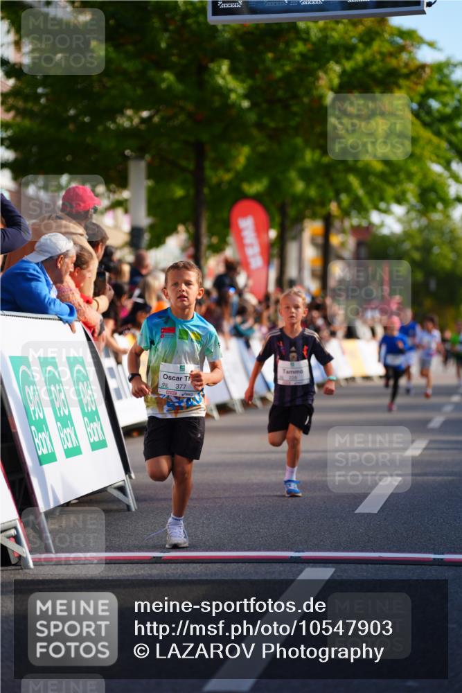 20.09.2026 - PSD Bank Halbmarathon LAZAROV Photography http://msf.ph/oto/10547903 20.09.2026 10:29:29 Ziel 102, 137, 181, 228, 377, 406 meine-sportfotos.de
