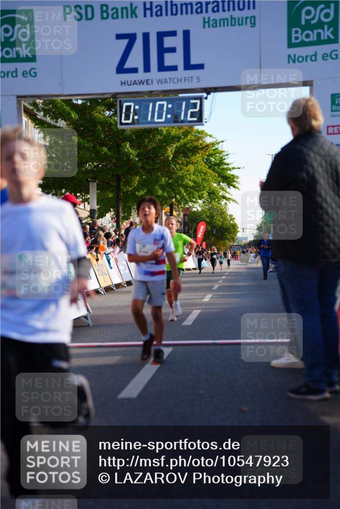 20.09.2026 - PSD Bank Halbmarathon LAZAROV Photography http://msf.ph/oto/10547923 20.09.2026 10:29:37 Ziel 102, 140, 228, 357, 368, 434 meine-sportfotos.de