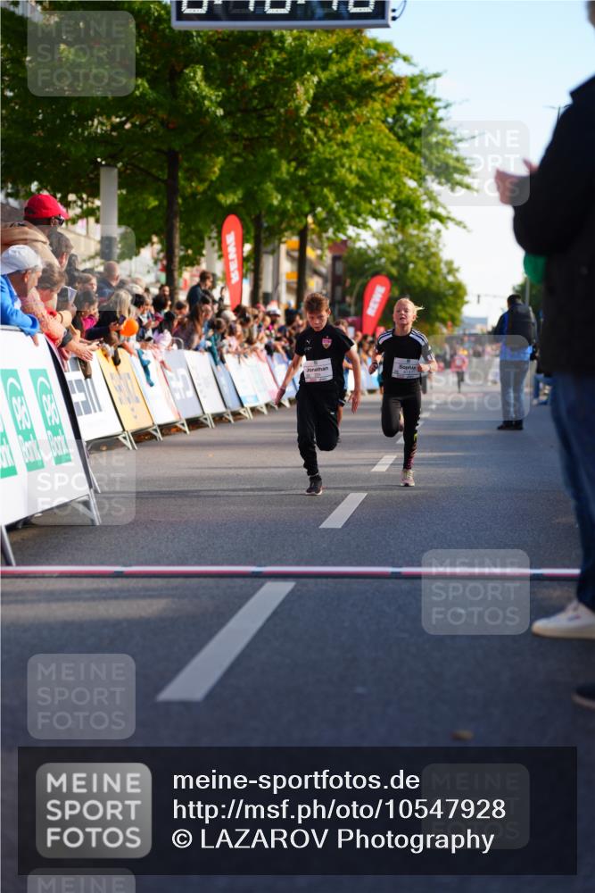 20.09.2026 - PSD Bank Halbmarathon LAZAROV Photography http://msf.ph/oto/10547928 20.09.2026 10:29:42 Ziel 140, 165, 231, 357, 368, 417, 434 meine-sportfotos.de