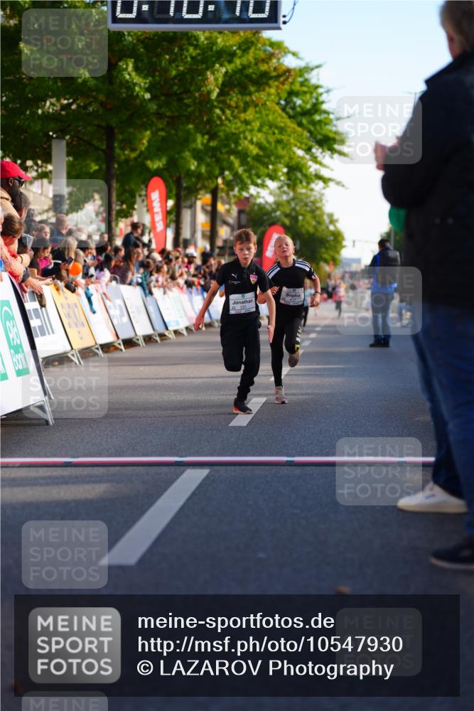 20.09.2026 - PSD Bank Halbmarathon LAZAROV Photography http://msf.ph/oto/10547930 20.09.2026 10:29:42 Ziel 140, 165, 231, 357, 368, 417, 434 meine-sportfotos.de