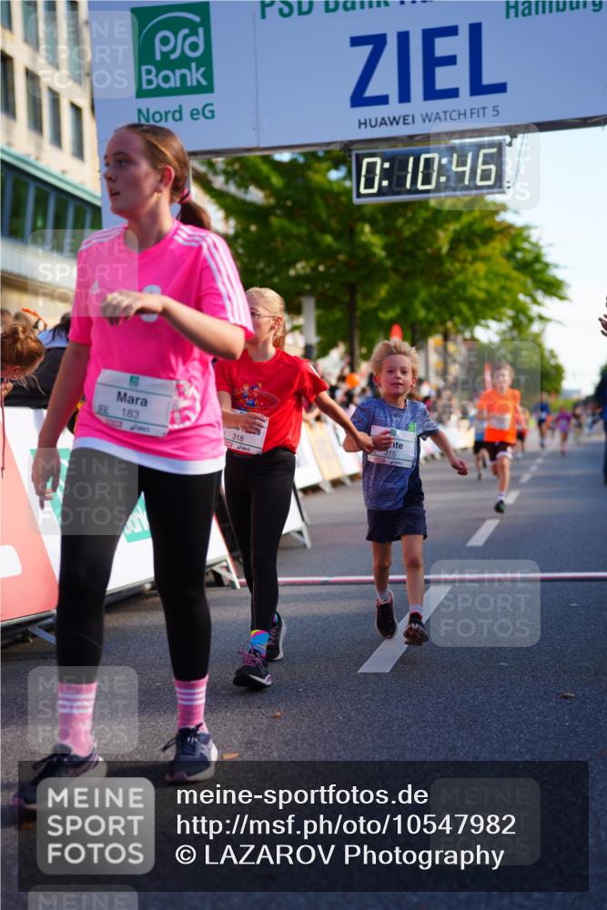 20.09.2026 - PSD Bank Halbmarathon LAZAROV Photography http://msf.ph/oto/10547982 20.09.2026 10:30:10 Ziel 116, 183, 310, 312, 315, 318, 361 meine-sportfotos.de