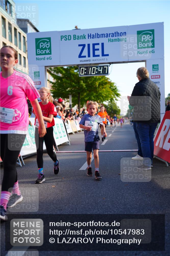 20.09.2026 - PSD Bank Halbmarathon LAZAROV Photography http://msf.ph/oto/10547983 20.09.2026 10:30:11 Ziel 116, 183, 310, 312, 315, 318, 361 meine-sportfotos.de