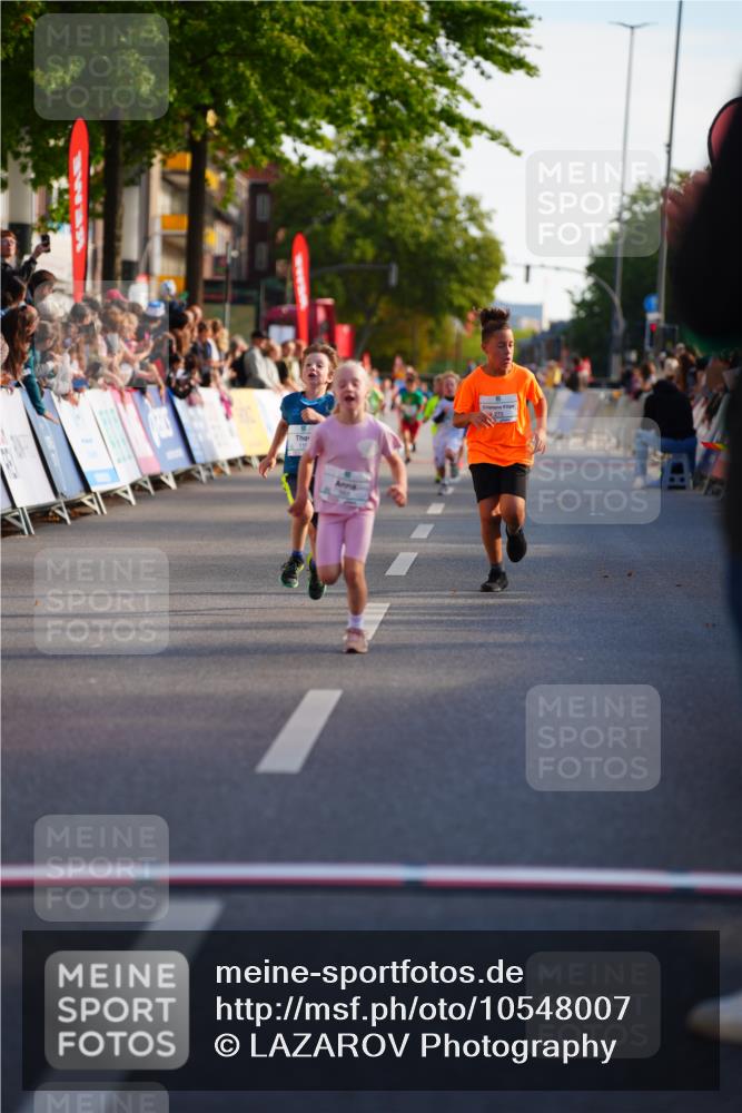 20.09.2026 - PSD Bank Halbmarathon LAZAROV Photography http://msf.ph/oto/10548007 20.09.2026 10:30:25 Ziel 110, 127, 167, 275, 297, 397, 405 meine-sportfotos.de