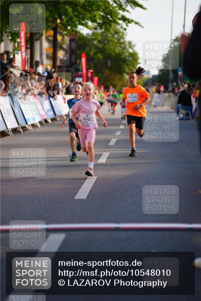 20.09.2026 - PSD Bank Halbmarathon LAZAROV Photography http://msf.ph/oto/10548010 20.09.2026 10:30:25 Ziel 110, 127, 167, 275, 297, 397, 405 meine-sportfotos.de