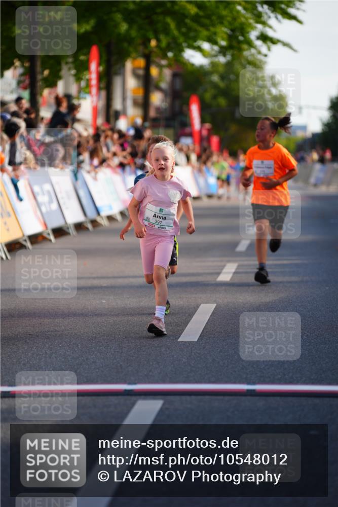20.09.2026 - PSD Bank Halbmarathon LAZAROV Photography http://msf.ph/oto/10548012 20.09.2026 10:30:26 Ziel 110, 127, 275, 297, 397 meine-sportfotos.de