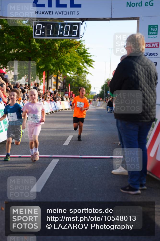 20.09.2026 - PSD Bank Halbmarathon LAZAROV Photography http://msf.ph/oto/10548013 20.09.2026 10:30:27 Ziel 110, 127, 275, 297, 397 meine-sportfotos.de