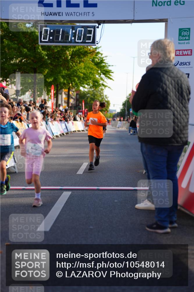 20.09.2026 - PSD Bank Halbmarathon LAZAROV Photography http://msf.ph/oto/10548014 20.09.2026 10:30:27 Ziel 110, 127, 275, 297, 397 meine-sportfotos.de