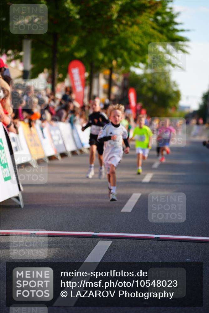 20.09.2026 - PSD Bank Halbmarathon LAZAROV Photography http://msf.ph/oto/10548023 20.09.2026 10:30:32 Ziel 110, 114, 159, 160, 176, 256, 275, 397, 408 meine-sportfotos.de