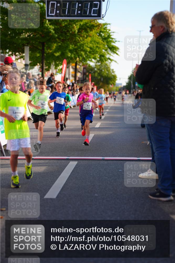20.09.2026 - PSD Bank Halbmarathon LAZAROV Photography http://msf.ph/oto/10548031 20.09.2026 10:30:36 Ziel 114, 159, 160, 176, 256, 257, 319, 391, 408 meine-sportfotos.de
