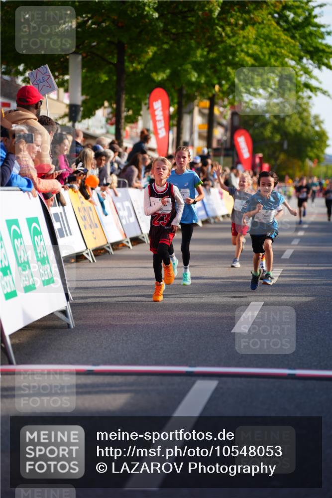 20.09.2026 - PSD Bank Halbmarathon LAZAROV Photography http://msf.ph/oto/10548053 20.09.2026 10:30:48 Ziel 121, 149, 340, 347, 355, 380, 438 meine-sportfotos.de