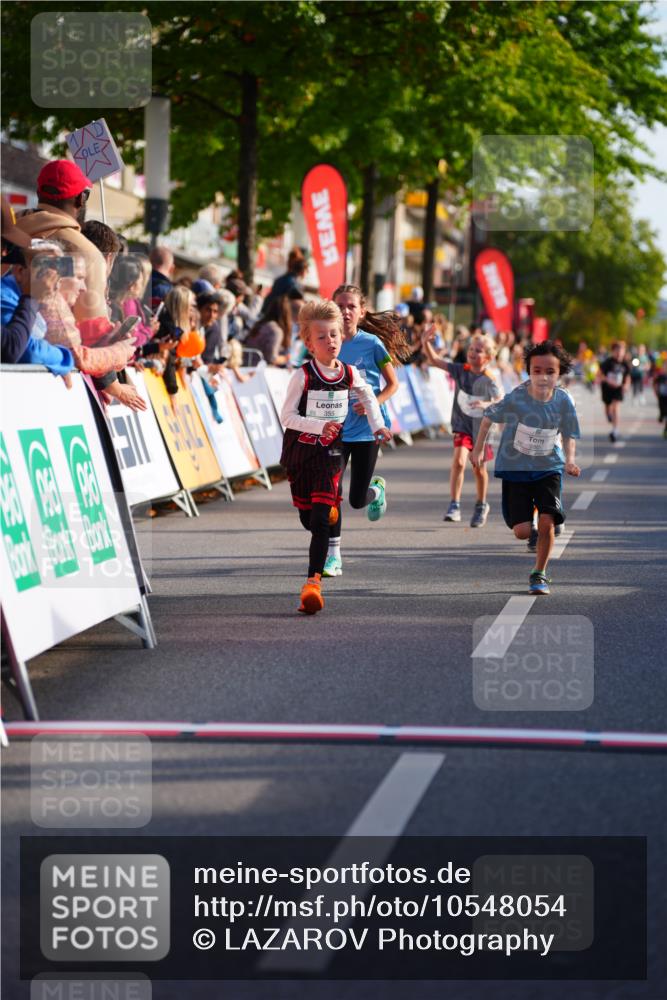 20.09.2026 - PSD Bank Halbmarathon LAZAROV Photography http://msf.ph/oto/10548054 20.09.2026 10:30:48 Ziel 121, 149, 340, 347, 355, 380, 438 meine-sportfotos.de