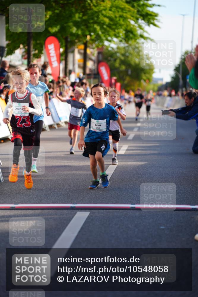 20.09.2026 - PSD Bank Halbmarathon LAZAROV Photography http://msf.ph/oto/10548058 20.09.2026 10:30:49 Ziel 121, 149, 340, 347, 355, 380, 438 meine-sportfotos.de