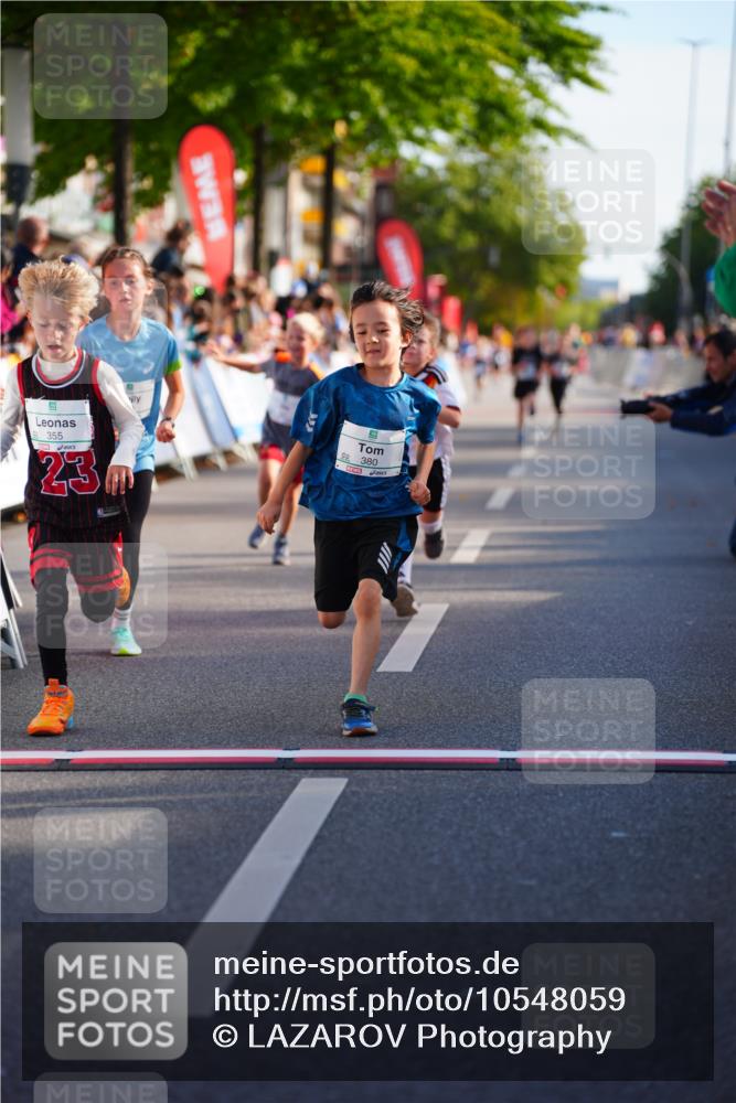 20.09.2026 - PSD Bank Halbmarathon LAZAROV Photography http://msf.ph/oto/10548059 20.09.2026 10:30:49 Ziel 121, 149, 340, 347, 355, 380, 438 meine-sportfotos.de