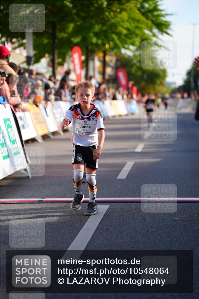20.09.2026 - PSD Bank Halbmarathon LAZAROV Photography http://msf.ph/oto/10548064 20.09.2026 10:30:51 Ziel 121, 149, 347, 355, 380, 438 meine-sportfotos.de