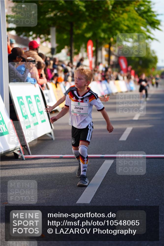 20.09.2026 - PSD Bank Halbmarathon LAZAROV Photography http://msf.ph/oto/10548065 20.09.2026 10:30:52 Ziel 121, 149, 304, 347, 355, 380, 438 meine-sportfotos.de