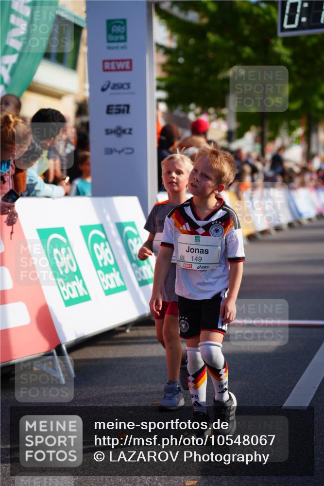 20.09.2026 - PSD Bank Halbmarathon LAZAROV Photography http://msf.ph/oto/10548067 20.09.2026 10:30:53 Ziel 121, 149, 304, 347, 355, 380, 430, 438 meine-sportfotos.de