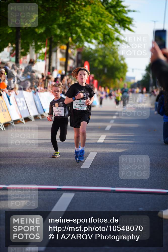 20.09.2026 - PSD Bank Halbmarathon LAZAROV Photography http://msf.ph/oto/10548070 20.09.2026 10:30:56 Ziel 149, 304, 347, 355, 380, 430, 438 meine-sportfotos.de