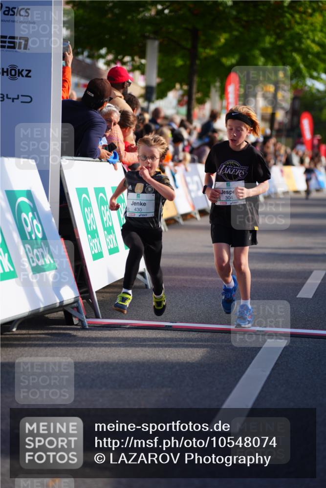 20.09.2026 - PSD Bank Halbmarathon LAZAROV Photography http://msf.ph/oto/10548074 20.09.2026 10:30:57 Ziel 149, 304, 347, 355, 380, 430, 438 meine-sportfotos.de