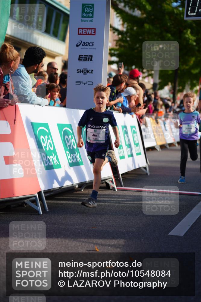 20.09.2026 - PSD Bank Halbmarathon LAZAROV Photography http://msf.ph/oto/10548084 20.09.2026 10:31:07 Ziel 388, 394, 422, 435, 436 meine-sportfotos.de
