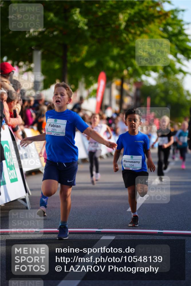 20.09.2026 - PSD Bank Halbmarathon LAZAROV Photography http://msf.ph/oto/10548139 20.09.2026 10:31:33 Ziel 104, 108, 146, 215, 217, 223, 260, 265, 307, 353, 398, 407, 410 meine-sportfotos.de