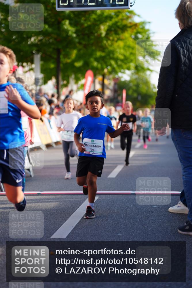20.09.2026 - PSD Bank Halbmarathon LAZAROV Photography http://msf.ph/oto/10548142 20.09.2026 10:31:34 Ziel 104, 146, 208, 215, 217, 223, 260, 265, 307, 398, 407, 410, 450 meine-sportfotos.de