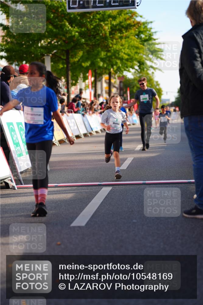 20.09.2026 - PSD Bank Halbmarathon LAZAROV Photography http://msf.ph/oto/10548169 20.09.2026 10:31:51 Ziel 103, 189, 261, 451, 458 meine-sportfotos.de