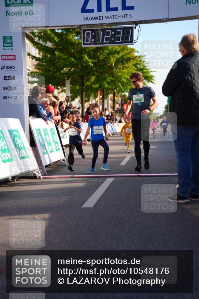 20.09.2026 - PSD Bank Halbmarathon LAZAROV Photography http://msf.ph/oto/10548176 20.09.2026 10:31:55 Ziel 103, 225, 261, 336, 427, 451, 458 meine-sportfotos.de