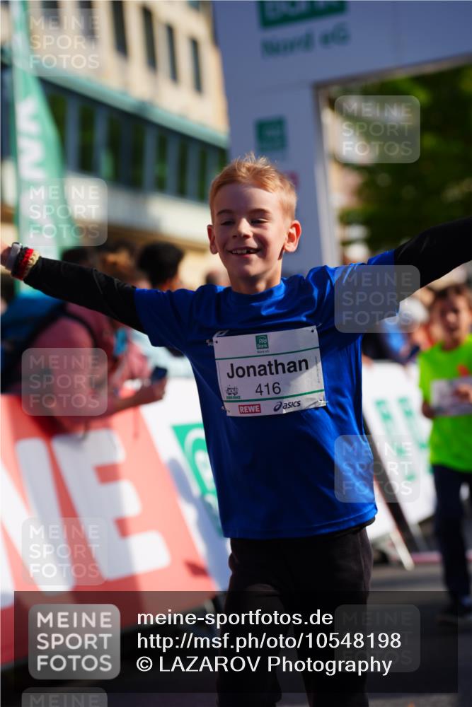 20.09.2026 - PSD Bank Halbmarathon LAZAROV Photography http://msf.ph/oto/10548198 20.09.2026 10:32:04 Ziel 225, 276, 277, 298, 336, 399, 416, 426, 427 meine-sportfotos.de
