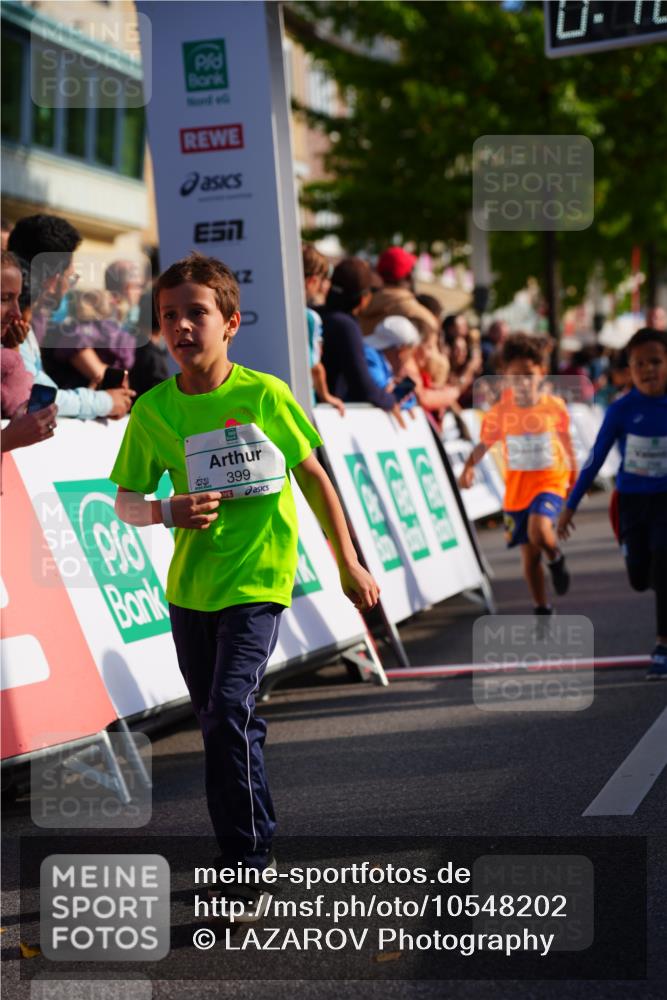 20.09.2026 - PSD Bank Halbmarathon LAZAROV Photography http://msf.ph/oto/10548202 20.09.2026 10:32:05 Ziel 225, 276, 277, 298, 336, 399, 416, 426, 427 meine-sportfotos.de