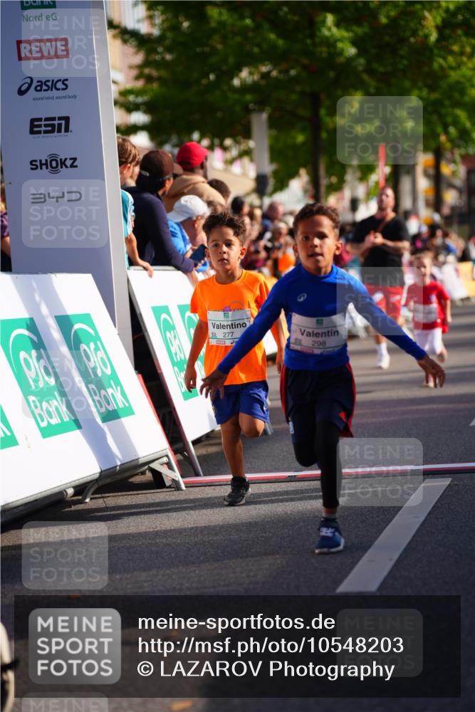 20.09.2026 - PSD Bank Halbmarathon LAZAROV Photography http://msf.ph/oto/10548203 20.09.2026 10:32:06 Ziel 153, 225, 226, 276, 277, 298, 373, 399, 416, 426, 427 meine-sportfotos.de