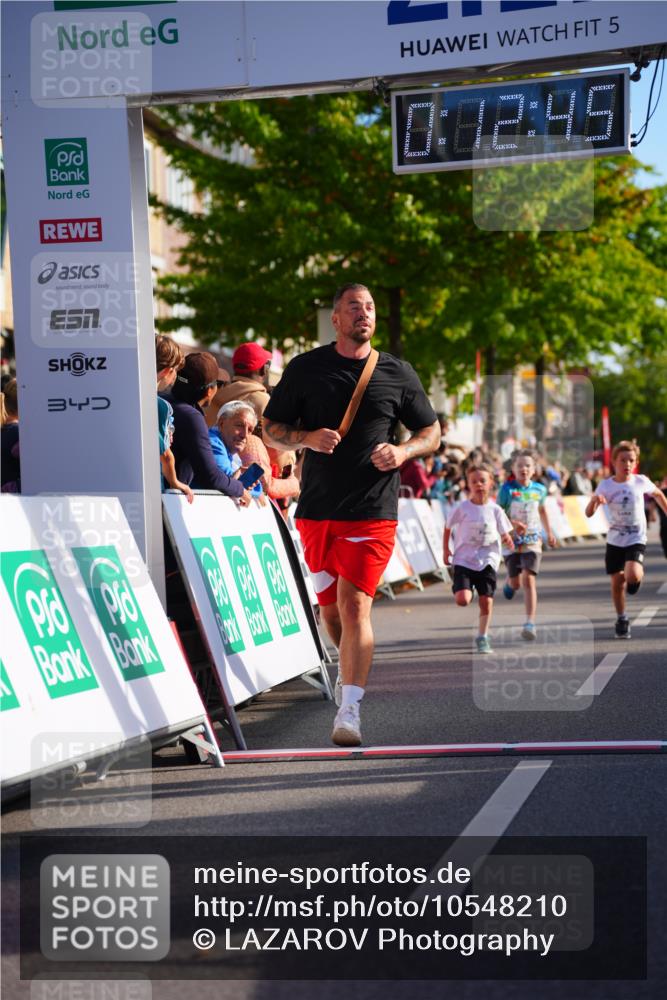 20.09.2026 - PSD Bank Halbmarathon LAZAROV Photography http://msf.ph/oto/10548210 20.09.2026 10:32:09 Ziel 153, 226, 276, 277, 298, 346, 373, 399, 416, 426 meine-sportfotos.de