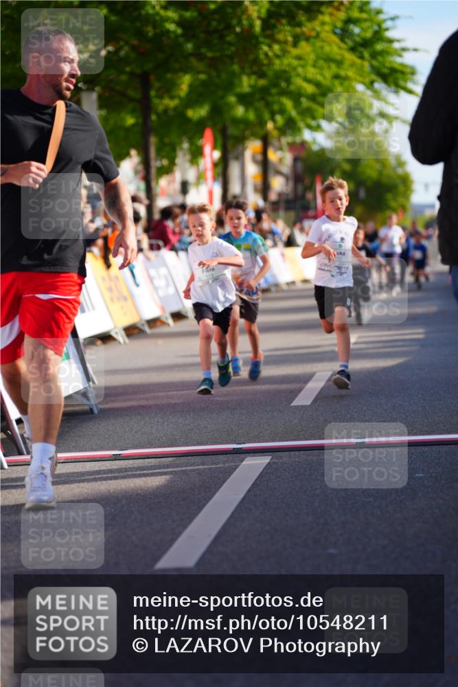 20.09.2026 - PSD Bank Halbmarathon LAZAROV Photography http://msf.ph/oto/10548211 20.09.2026 10:32:10 Ziel 153, 226, 276, 277, 298, 346, 373, 399 meine-sportfotos.de