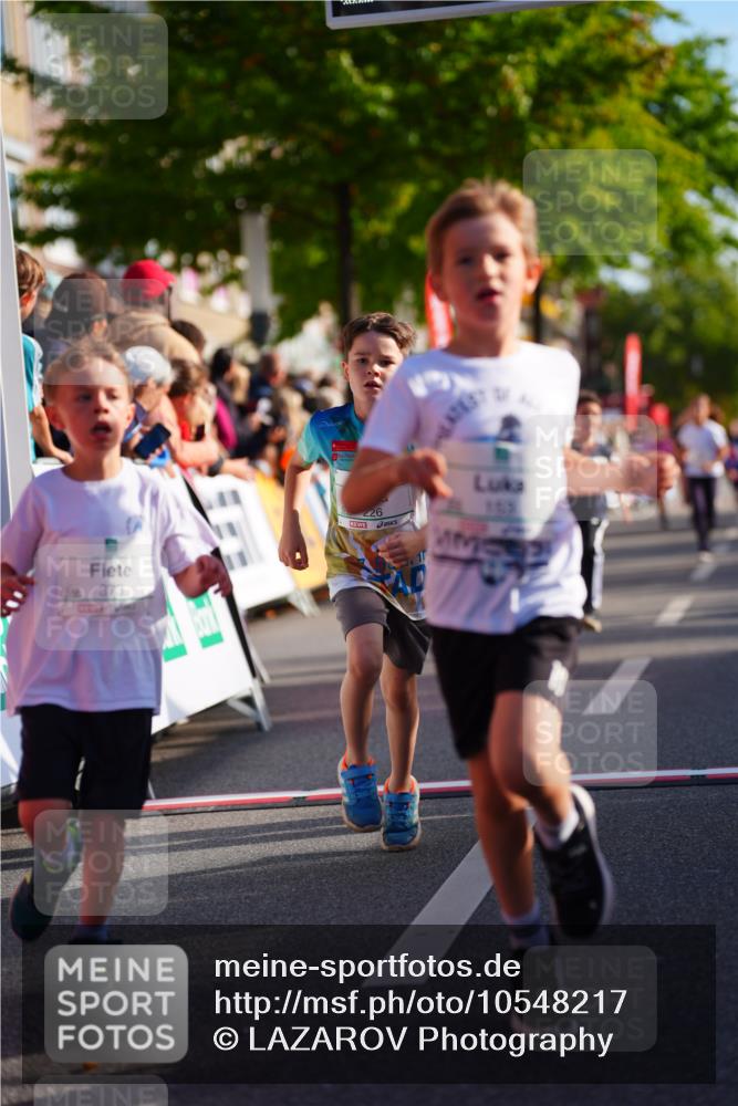 20.09.2026 - PSD Bank Halbmarathon LAZAROV Photography http://msf.ph/oto/10548217 20.09.2026 10:32:12 Ziel 117, 153, 226, 276, 277, 298, 346, 373 meine-sportfotos.de