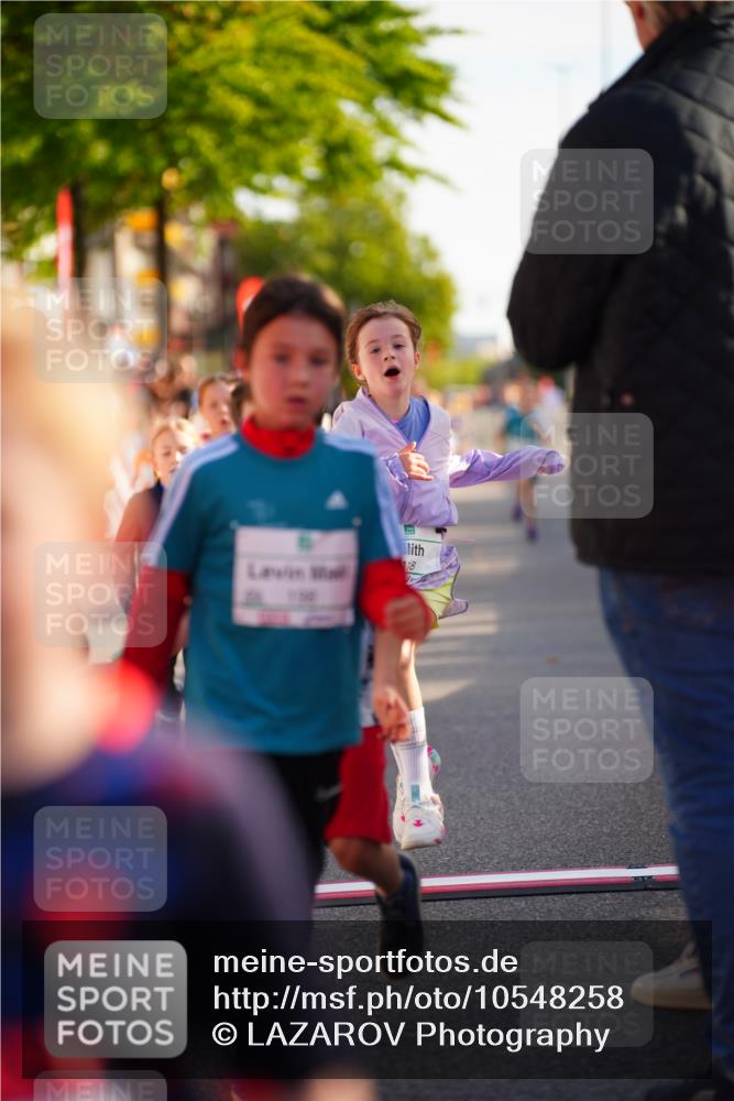 20.09.2026 - PSD Bank Halbmarathon LAZAROV Photography http://msf.ph/oto/10548258 20.09.2026 10:32:36 Ziel 107, 118, 125, 126, 129, 131, 132, 133, 182, 184, 198, 200, 209, 243, 244, 248, 288, 313, 396, 425, 443, 454 meine-sportfotos.de