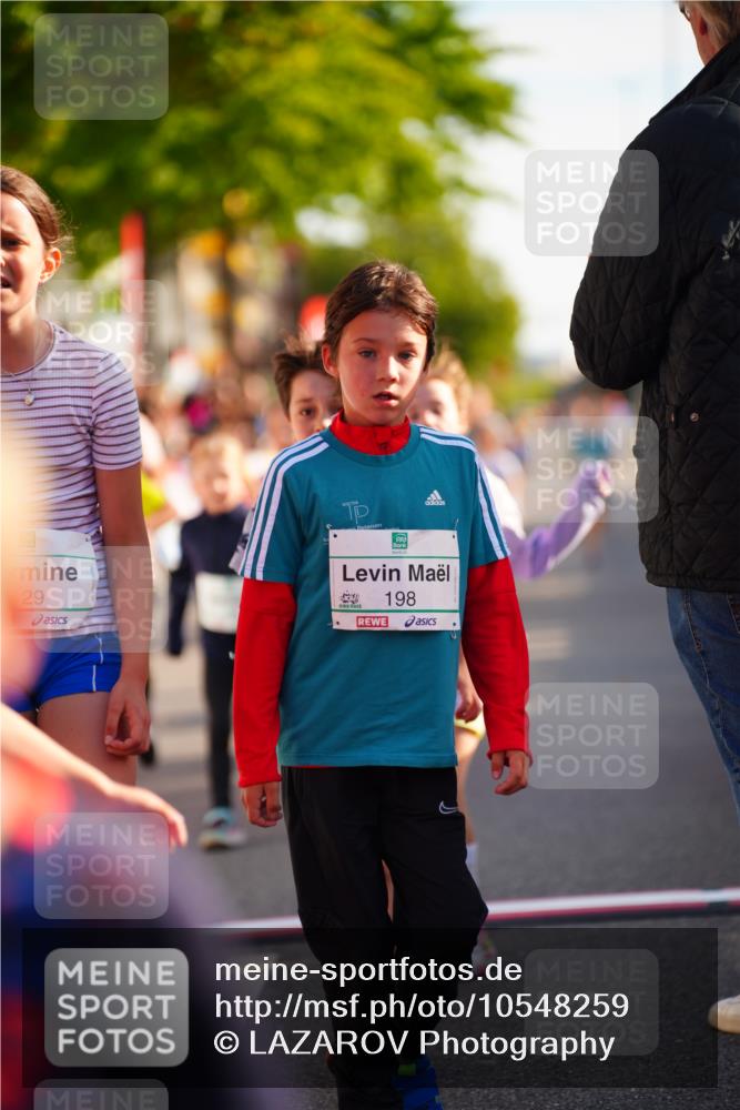20.09.2026 - PSD Bank Halbmarathon LAZAROV Photography http://msf.ph/oto/10548259 20.09.2026 10:32:36 Ziel 107, 118, 125, 126, 129, 131, 132, 133, 182, 184, 198, 200, 209, 243, 244, 248, 288, 313, 396, 425, 443, 454 meine-sportfotos.de