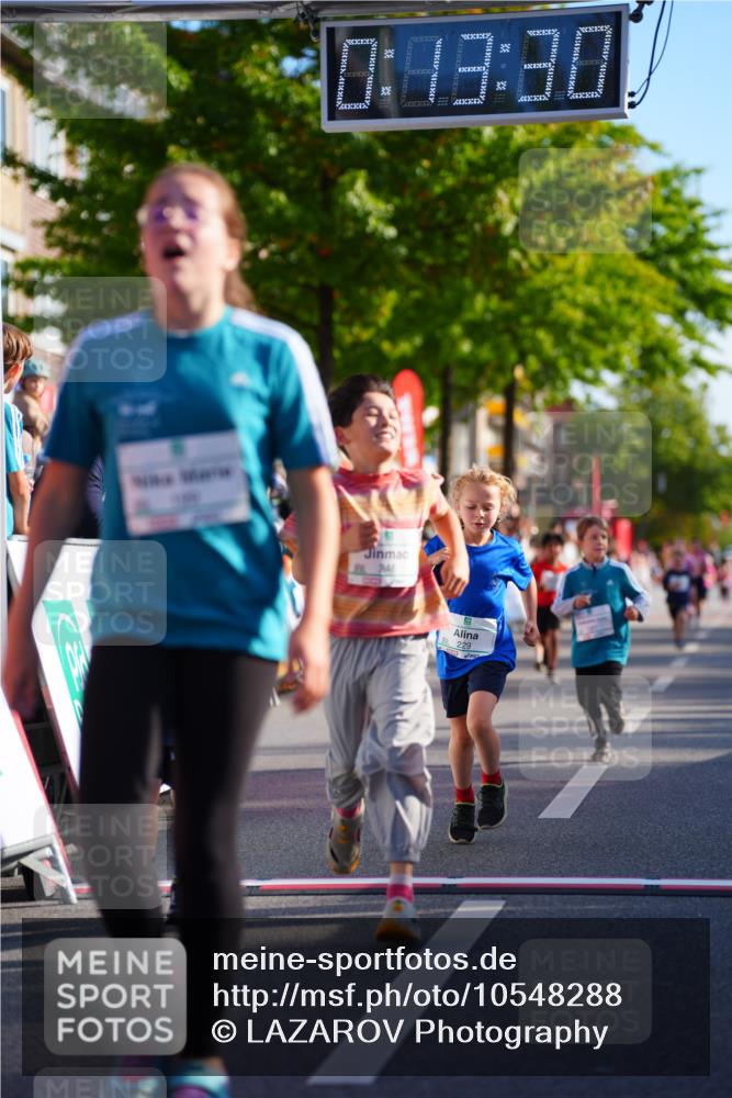 20.09.2026 - PSD Bank Halbmarathon LAZAROV Photography http://msf.ph/oto/10548288 20.09.2026 10:32:54 Ziel 197, 199, 229, 246, 335, 441 meine-sportfotos.de