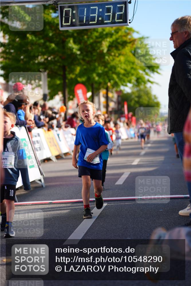 20.09.2026 - PSD Bank Halbmarathon LAZAROV Photography http://msf.ph/oto/10548290 20.09.2026 10:32:56 Ziel 197, 199, 229, 246, 335, 441, 444 meine-sportfotos.de