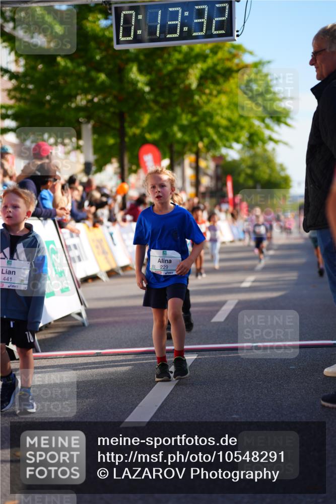 20.09.2026 - PSD Bank Halbmarathon LAZAROV Photography http://msf.ph/oto/10548291 20.09.2026 10:32:56 Ziel 197, 199, 229, 246, 335, 441, 444 meine-sportfotos.de