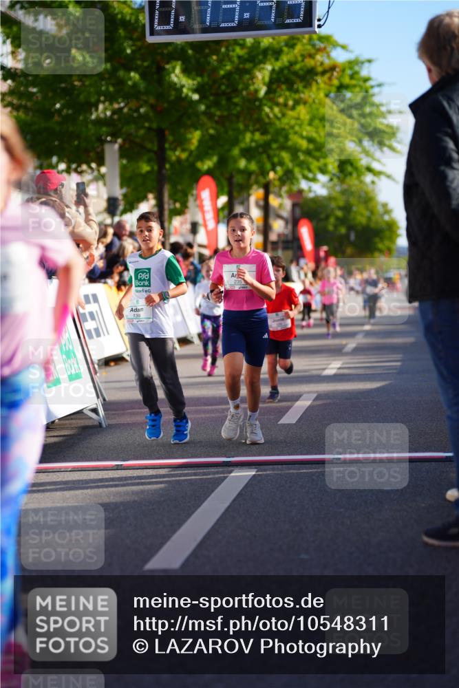 20.09.2026 - PSD Bank Halbmarathon LAZAROV Photography http://msf.ph/oto/10548311 20.09.2026 10:33:07 Ziel 139, 235, 238, 247, 291, 302, 339, 374, 387, 444 meine-sportfotos.de