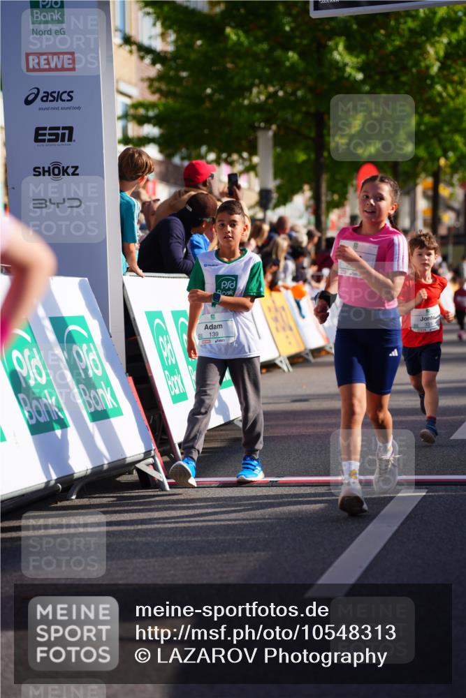 20.09.2026 - PSD Bank Halbmarathon LAZAROV Photography http://msf.ph/oto/10548313 20.09.2026 10:33:08 Ziel 139, 235, 238, 247, 291, 302, 339, 374, 387, 444 meine-sportfotos.de