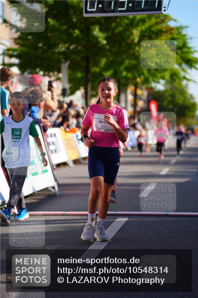20.09.2026 - PSD Bank Halbmarathon LAZAROV Photography http://msf.ph/oto/10548314 20.09.2026 10:33:08 Ziel 139, 235, 238, 247, 291, 302, 339, 374, 387, 444 meine-sportfotos.de