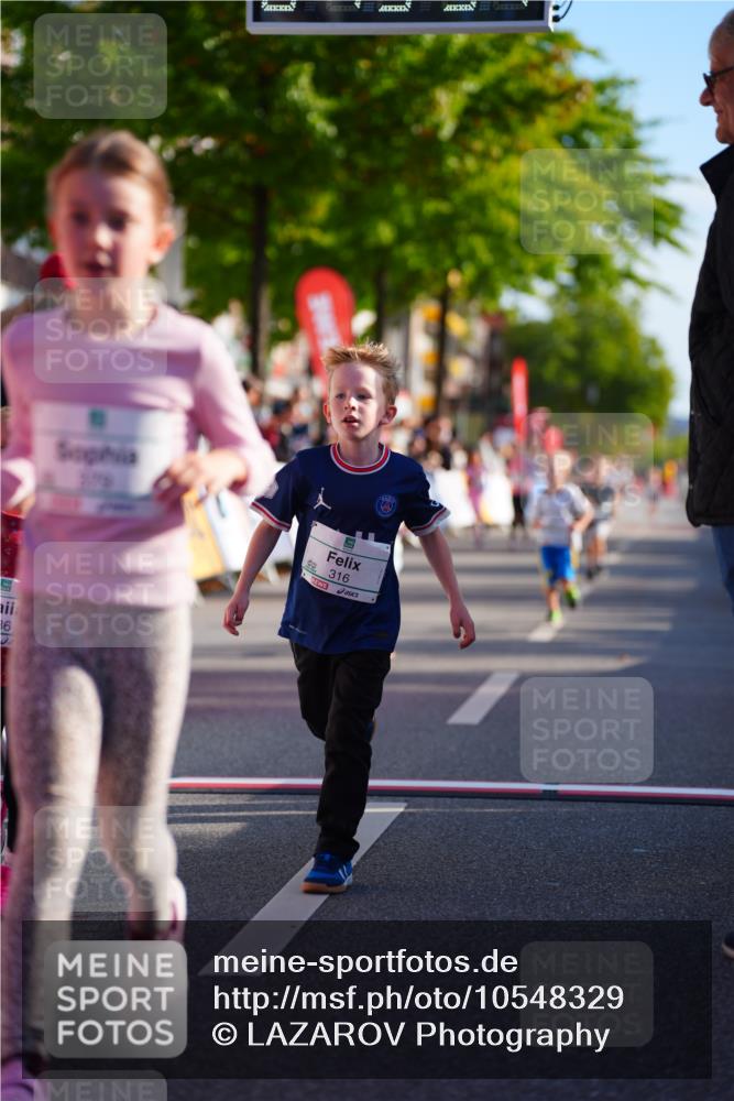 20.09.2026 - PSD Bank Halbmarathon LAZAROV Photography http://msf.ph/oto/10548329 20.09.2026 10:33:16 Ziel 232, 296, 308, 316, 339, 379, 386, 387, 409 meine-sportfotos.de