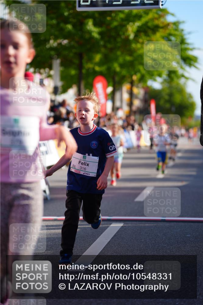 20.09.2026 - PSD Bank Halbmarathon LAZAROV Photography http://msf.ph/oto/10548331 20.09.2026 10:33:16 Ziel 232, 296, 308, 316, 339, 379, 386, 387, 409 meine-sportfotos.de