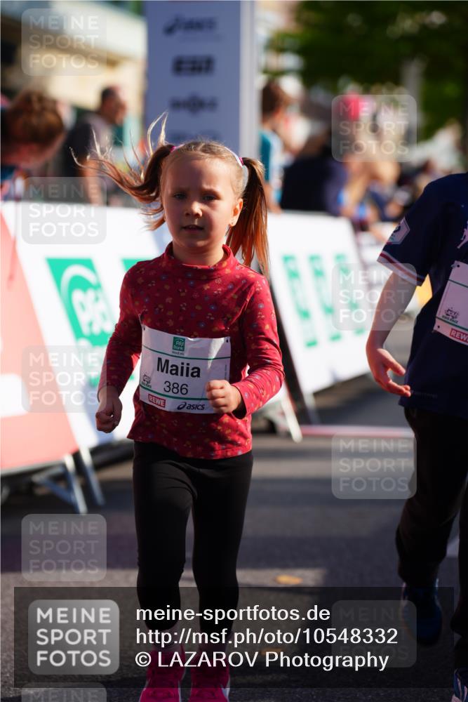 20.09.2026 - PSD Bank Halbmarathon LAZAROV Photography http://msf.ph/oto/10548332 20.09.2026 10:33:17 Ziel 230, 232, 296, 308, 316, 379, 386, 387, 409 meine-sportfotos.de