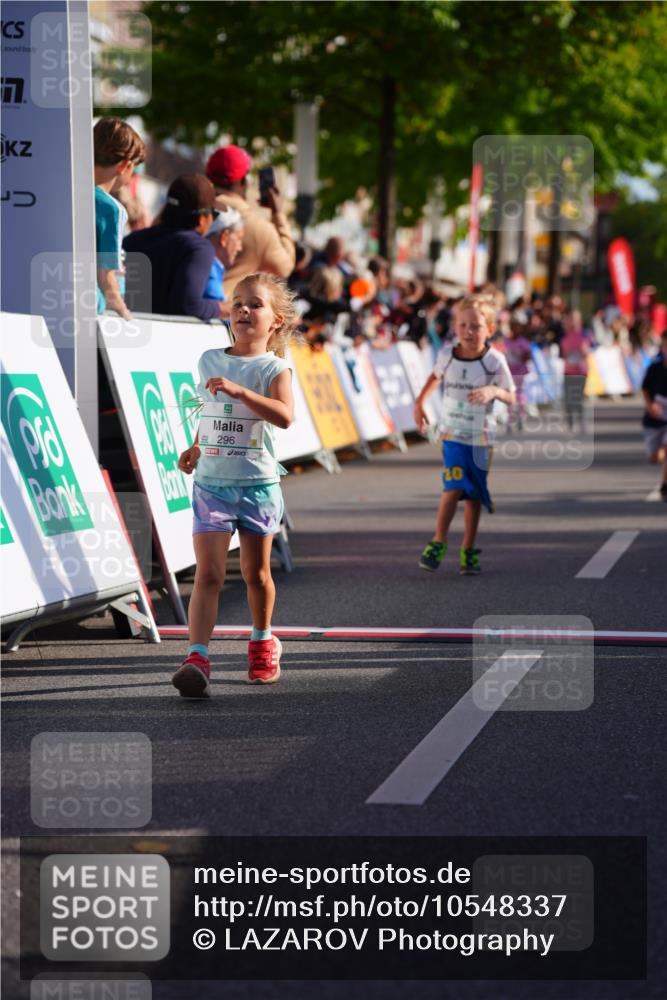 20.09.2026 - PSD Bank Halbmarathon LAZAROV Photography http://msf.ph/oto/10548337 20.09.2026 10:33:19 Ziel 230, 232, 296, 308, 316, 379, 386, 409 meine-sportfotos.de