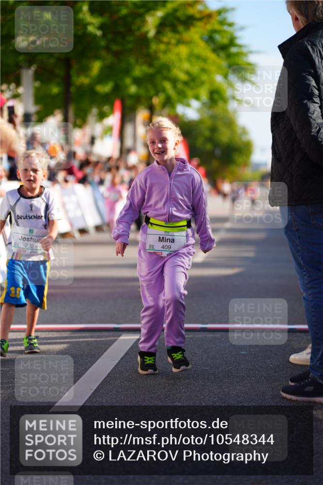 20.09.2026 - PSD Bank Halbmarathon LAZAROV Photography http://msf.ph/oto/10548344 20.09.2026 10:33:21 Ziel 230, 232, 234, 296, 308, 316, 379, 386, 409 meine-sportfotos.de